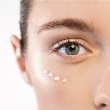 Okolica oka - Cienie Obrzęki Zmarszczki Opadająca Powieka